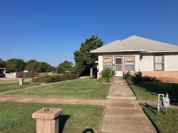310 Hughes St, Quanah, TX 79252
