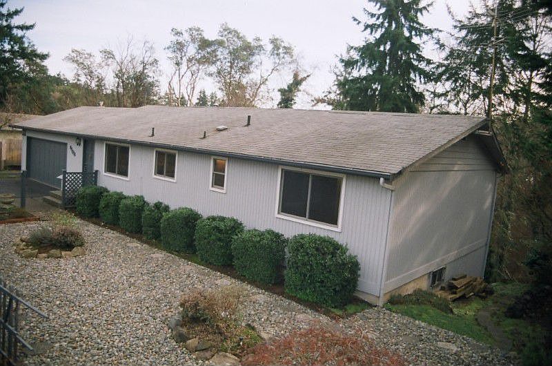 Welcome to 11606 35th Ave SW! Daylight walk-out basement rambler, very quiet, local access at end of