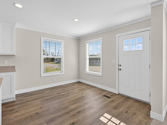 4th image of 250 Nelle Ave #M
