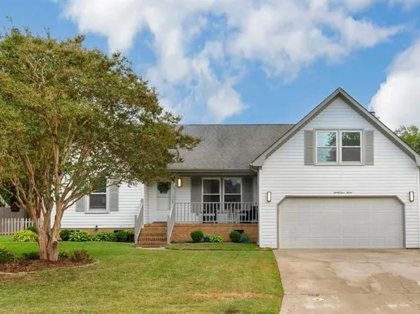 2412 Hay Bale Ln, Virginia Beach, VA 23456