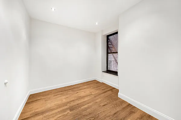 Rented by REZI | media 19