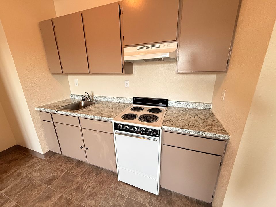 2nd image of 2411 4th St APT 203