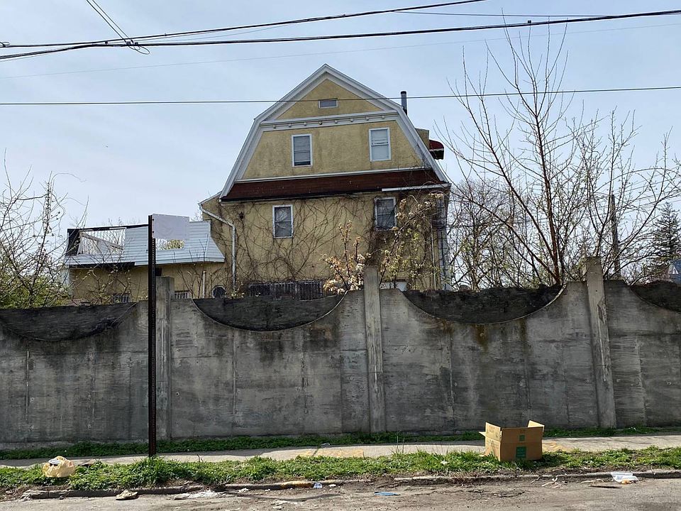 2nd image of 22-99 Gipson St