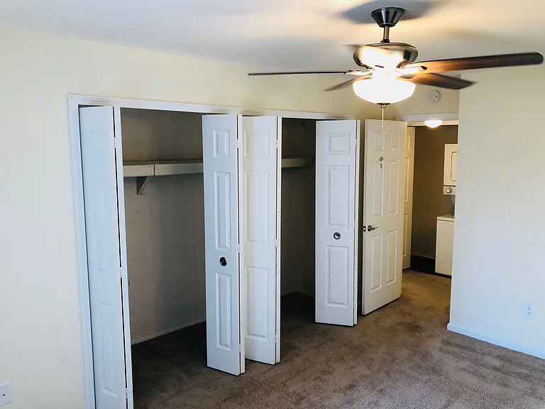 Lakeside Village Apartments — Photo 75