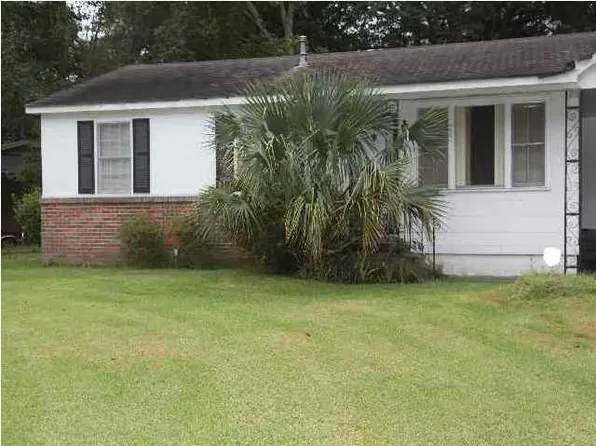 2401 N Dog River Dr, Mobile, AL 36605