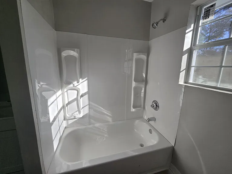 501 Brooks Rd #D1 — Photo 2