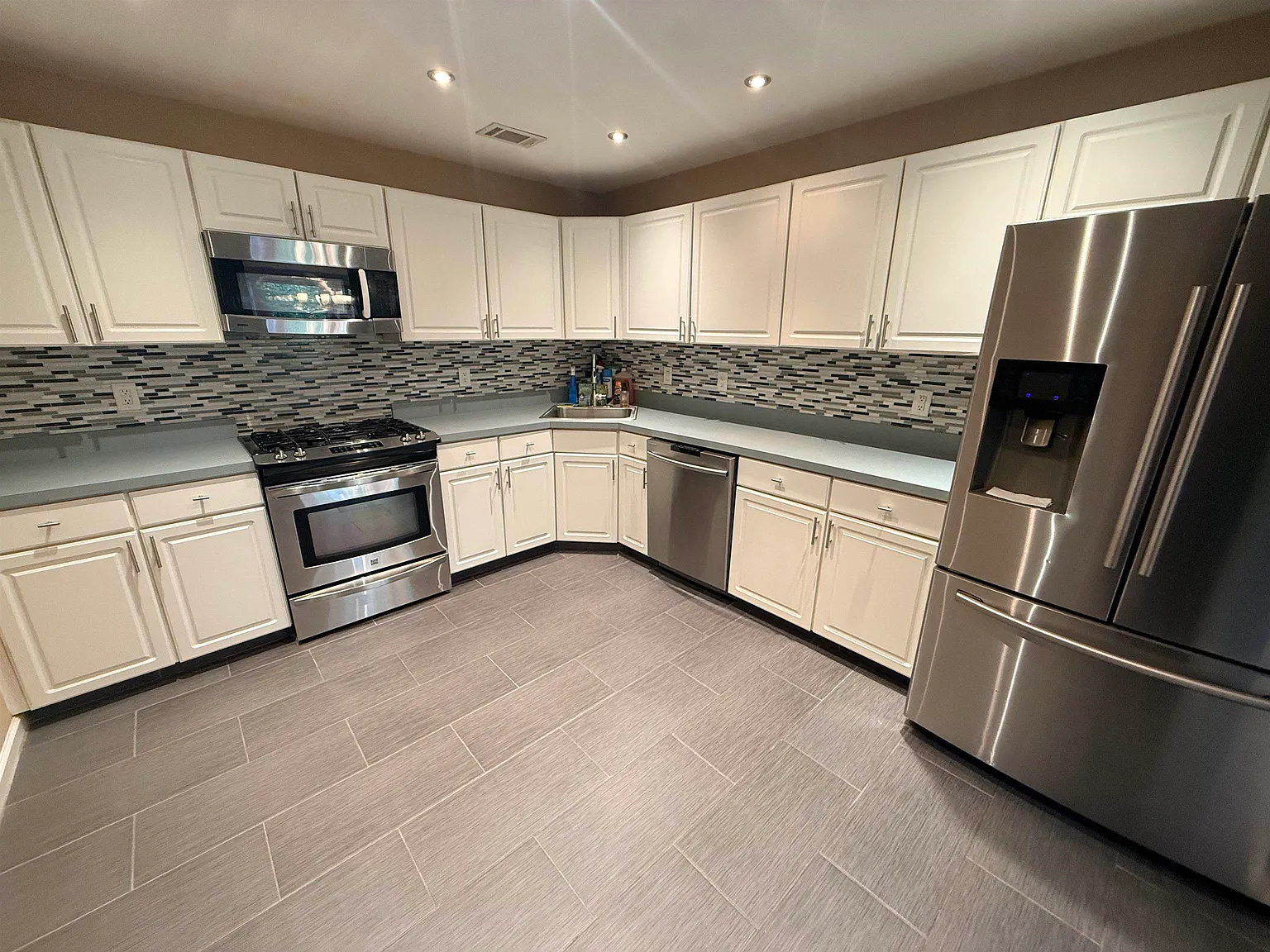 2 bed, 2.5 bath, 1398 sqft, $3,000 — Photo 3