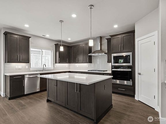 5th image of 4716 138th Street SE