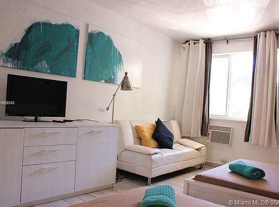5th image of 1600 Pennsylvania Ave APT 20