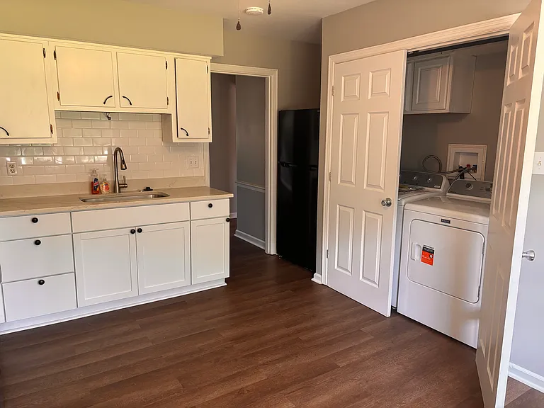 124-126 Greenbriar Rd — Photo 3