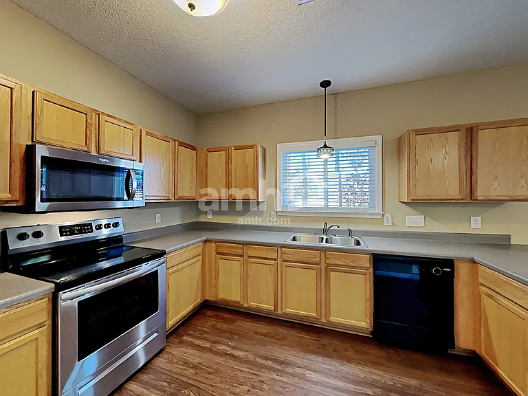 13634 Riding Hill Ave — Photo 4