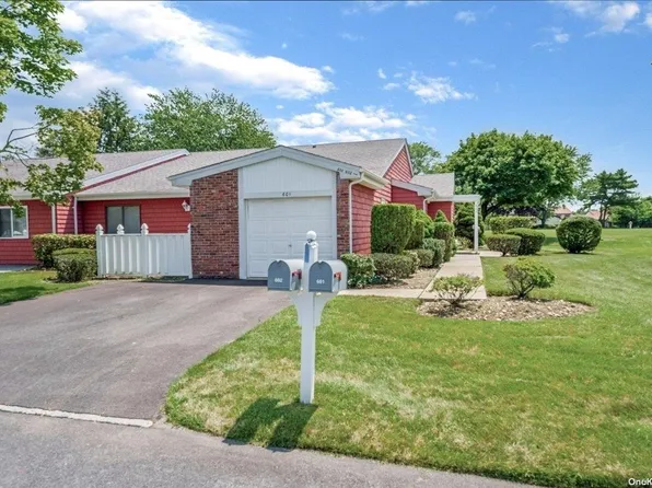 602 Flair Court W #602, Saint James, NY 11780