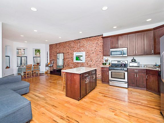 3rd image of 456 Chauncey St