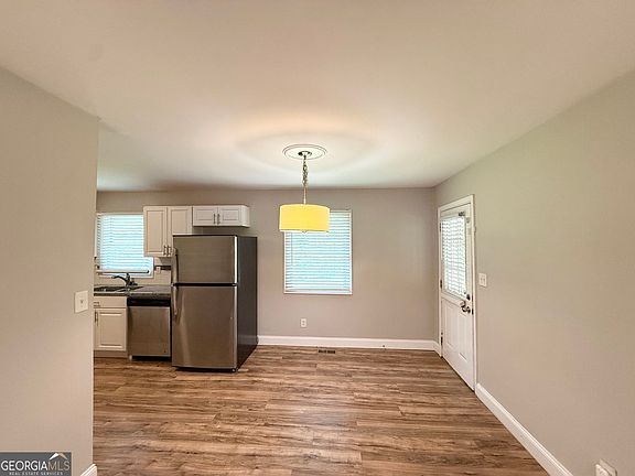 5th image of 429 Oak Dr SE