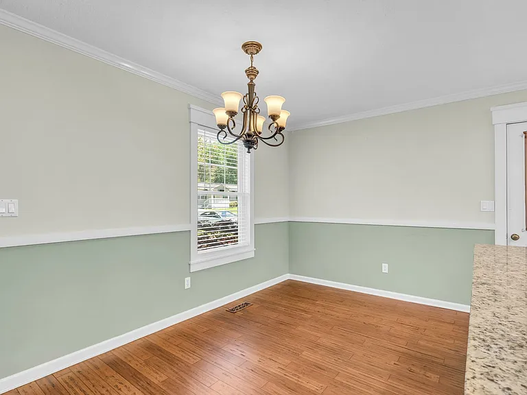 102 Hawkins St — Photo 7