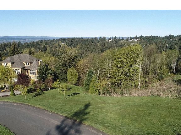 3rd image of 391 Hillsdale Dr