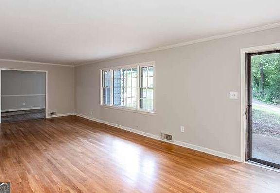 5th image of 100 Davis St
