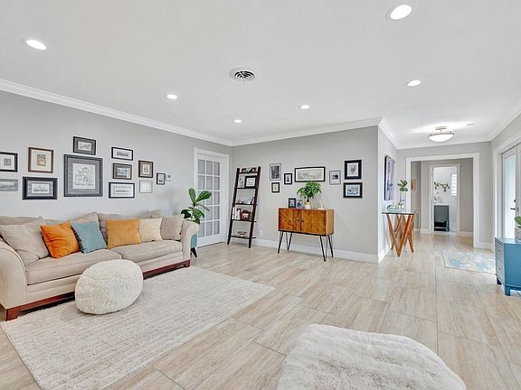 5th image of 4750 NE 28th Avenue