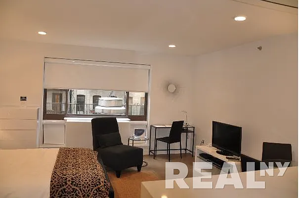 Rented by REAL New York | media 3