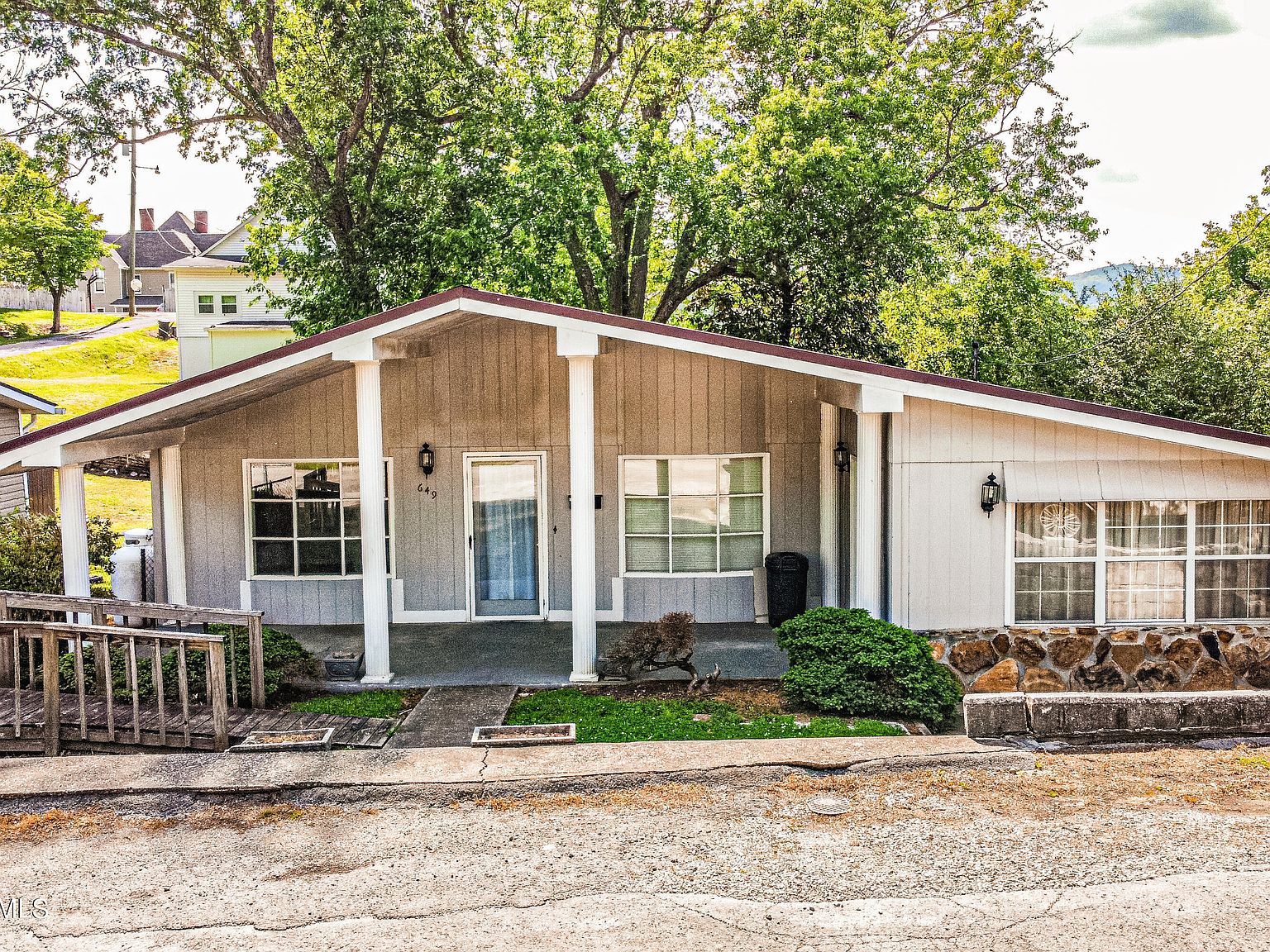 649 Hall St, Jellico, TN 37762 Zillow