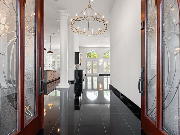 3rd image of 720 Valhalla Ln