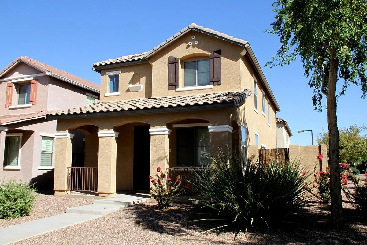 3 bed, 1564 sqft, $2,195 — Photo 1