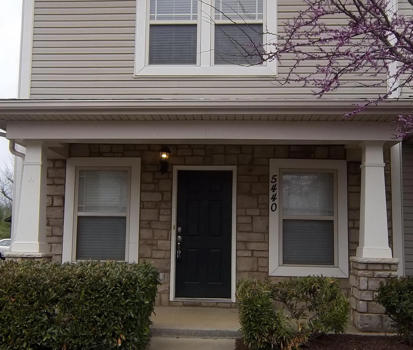 2 bed, 2.5 bath, 1320 sqft, $1,650 — Photo 1