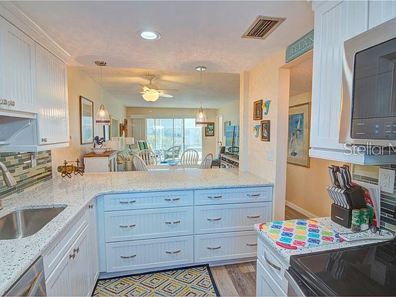 4th image of 1400 Tarpon Center Dr #K1