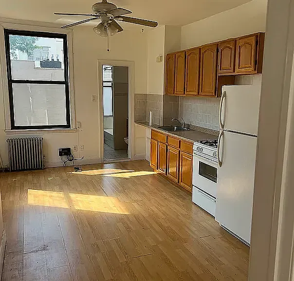 156 Calyer St #3R — Photo 1