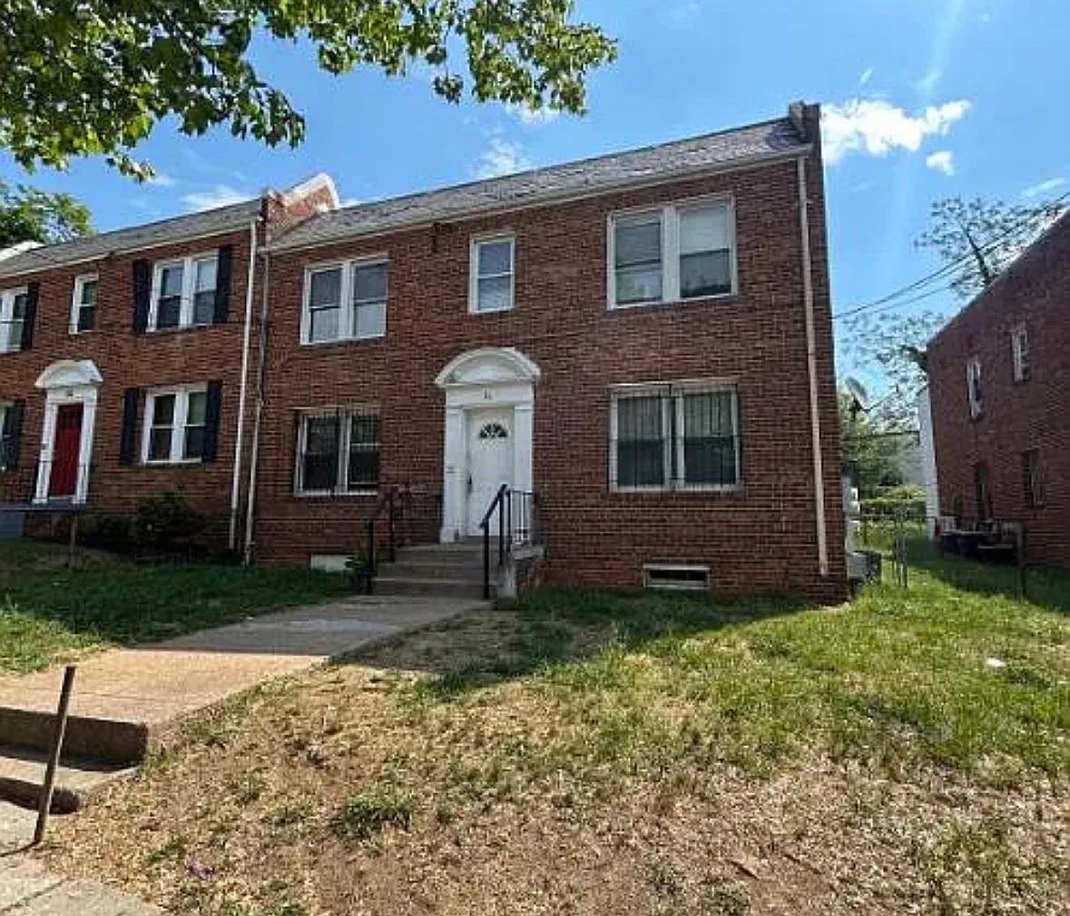 2 bed, 900 sqft, $987 — Photo 1