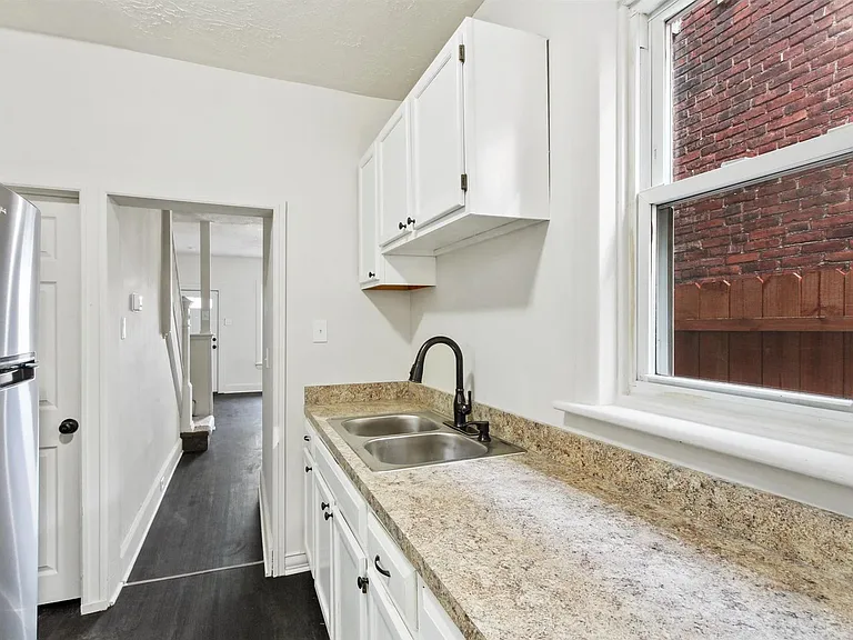 916 May St — Photo 7