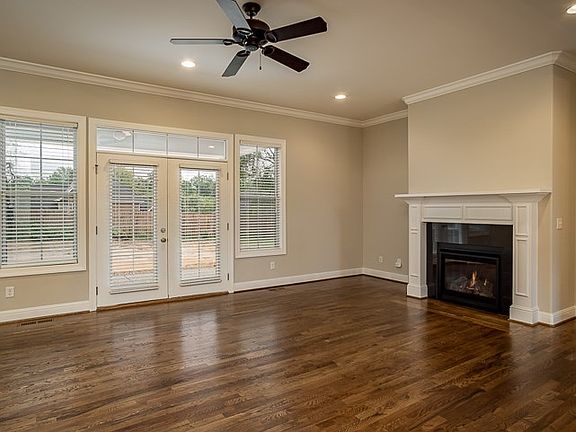 4th image of 871 Breeding Ave