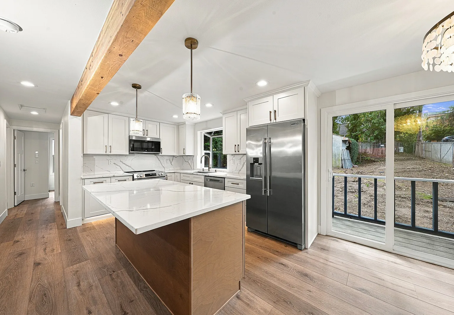 3 bed, 1380 sqft, $4,490 — Photo 2
