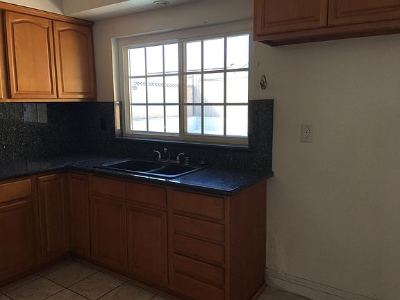4th image of 1517 E Highland Ct
