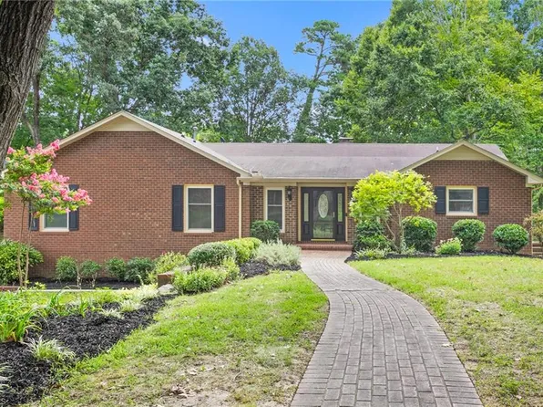 403 Edinburgh Dr, Burlington, NC 27215