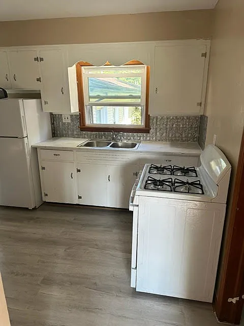 99 Fairmont Drive - 2 — Photo 2
