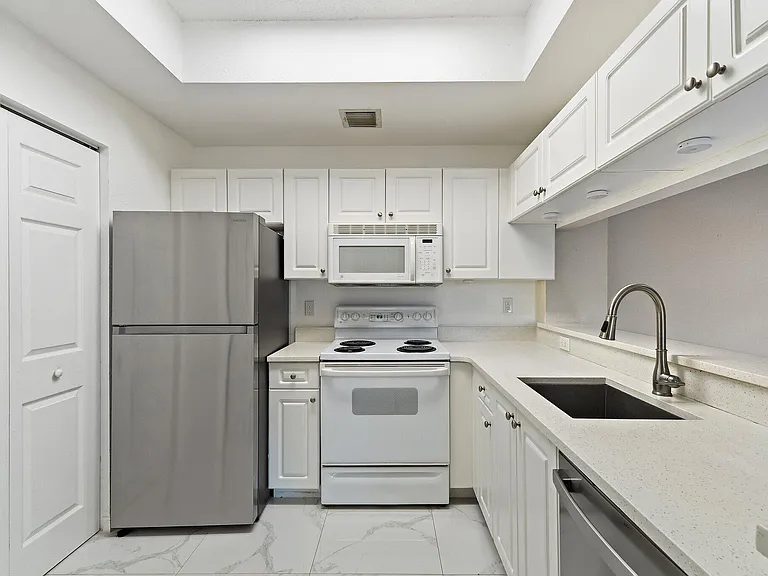 2917 Tuscany Ct #302 — Photo 11