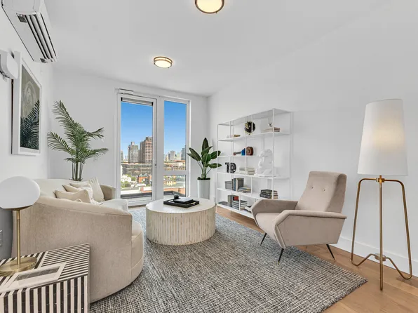 288 4th Avenue image 1 of 13