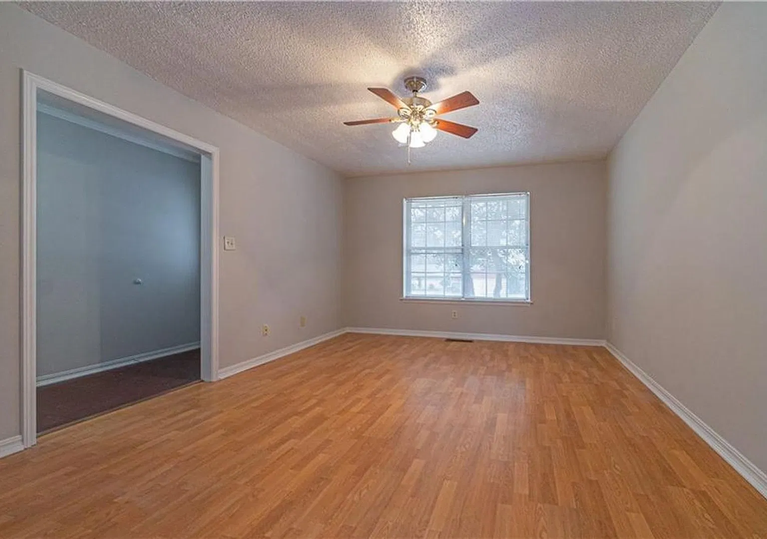 Preleasing - July 2027 - Spacious Home With Two Living Areas! Pet Negotiable! — Photo 3