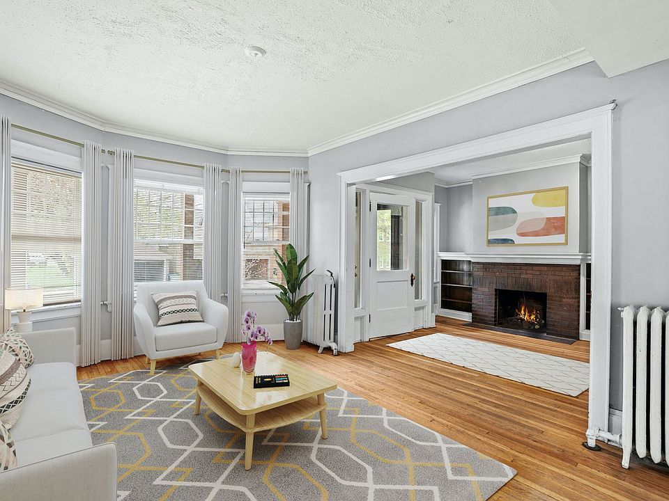 1st image of 2118 E Linnwood Ave