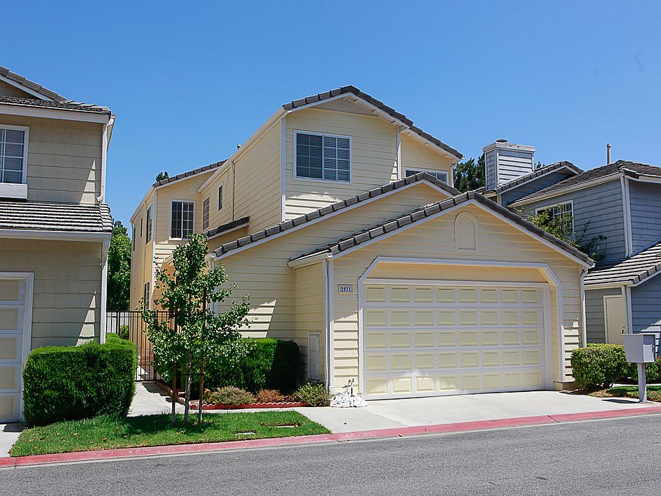 1st image of 2571 Bayport Dr #8