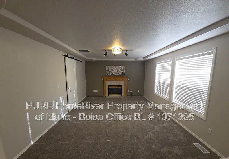 3 bed, 2.5 bath, 1467 sqft, $2,600 — Photo 2