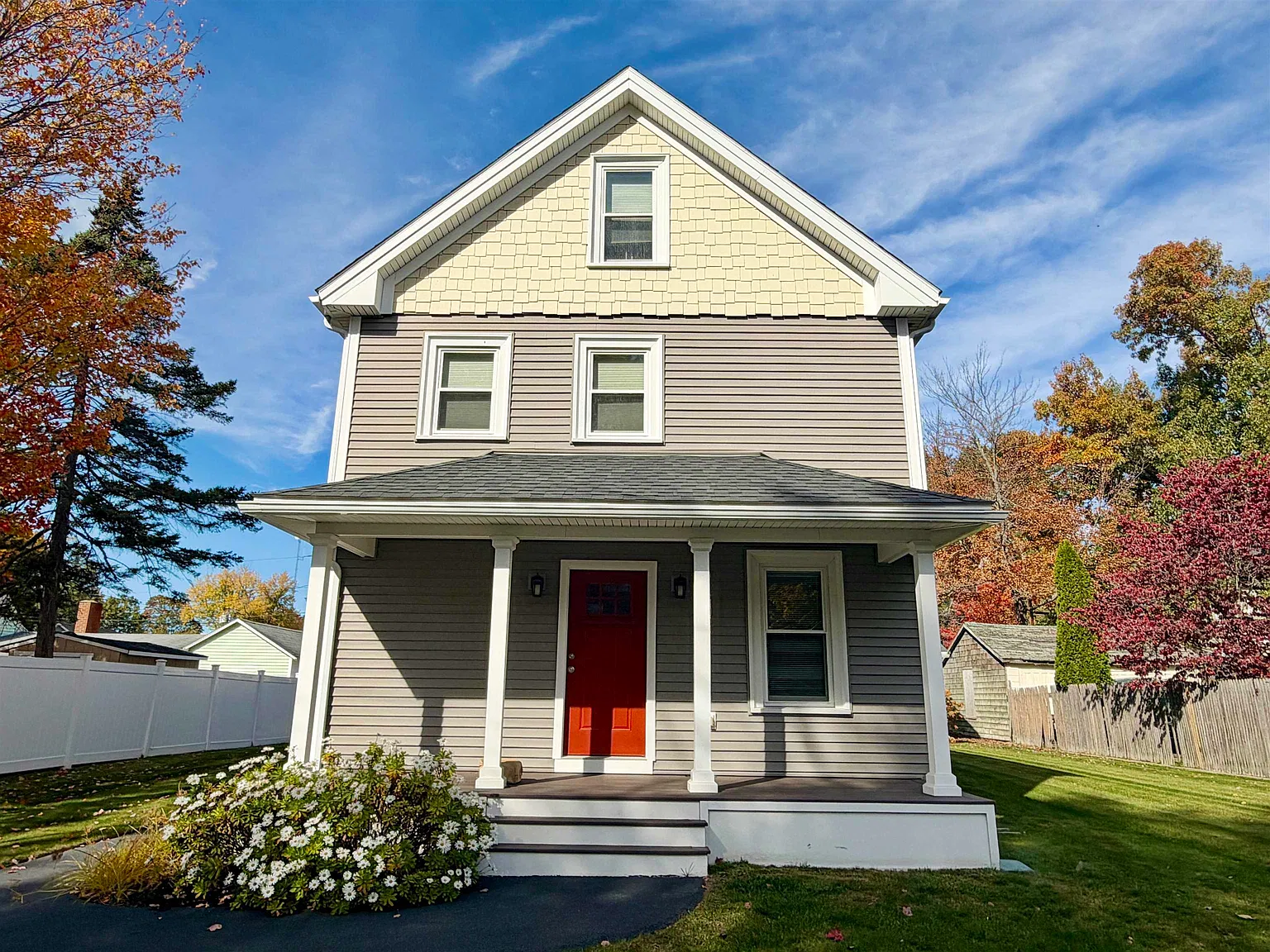 3 bed, 1.0 bath, 1052 sqft, $2,800 — Photo 2