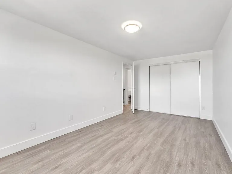181 Queen Mary Rd — Photo 16