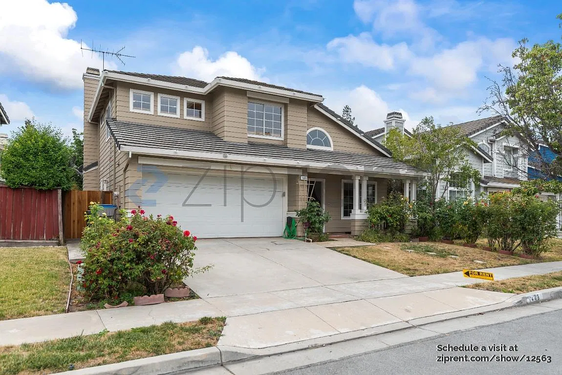 4 bed, 2.5 bath, 1797 sqft, $4,988 — Photo 2