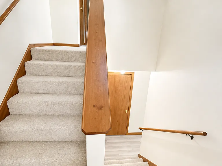 145 Riviera Dr — Photo 4
