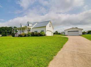 17001 Pond Cir, Bon Aqua, TN 37025