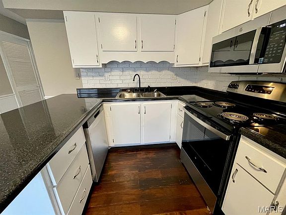 3rd image of 7394 Hazelcrest Dr