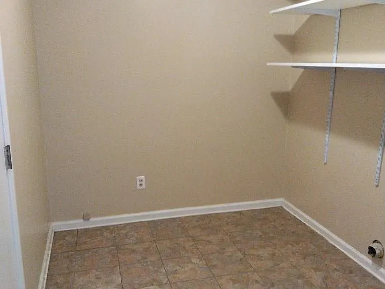 905 King Air Ct — Photo 6