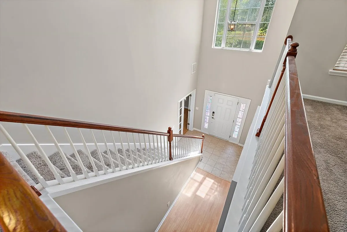 5 bed, 3080 sqft, $3,100 — Photo 4